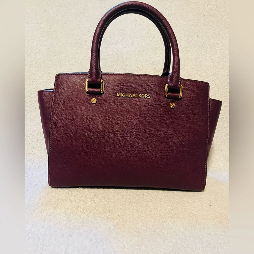 Michael Kors Selma Medium Saffiano Leather Satchel. - Picture 14 of 14